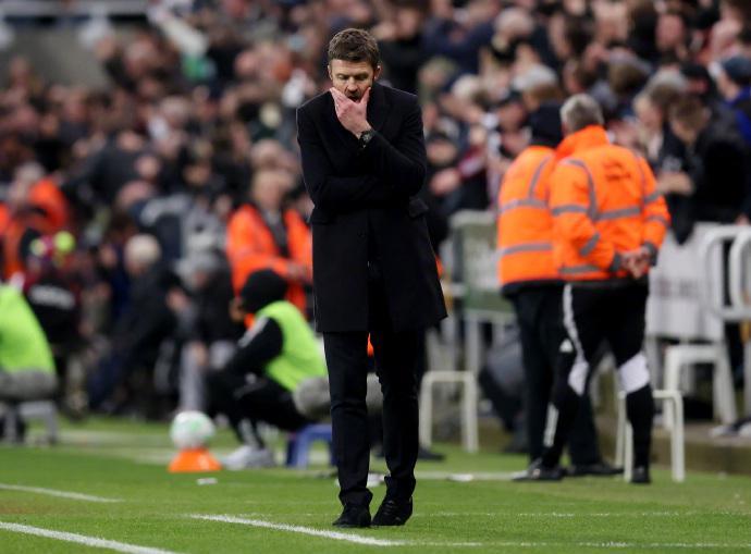 世界杯高清比赛观看平台-英超一夜巨变！曼城曼联翻车，阿森纳7分领跑，热刺距降级区仅1分