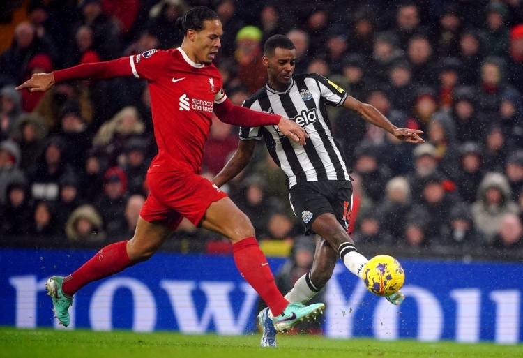 “范戴克接班人”来了，利物浦花了多少冤枉钱？