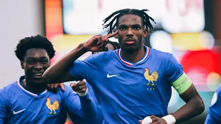 “范戴克接班人”来了，利物浦花了多少冤枉钱？