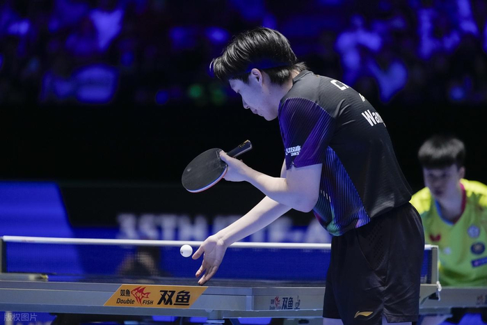 曾让张本智和吃瘪的男人，第三局只拿1分！王楚钦到底有多狠？|约内斯库|王皓|世乒赛|男双|发球_新浪体育_新浪新闻
