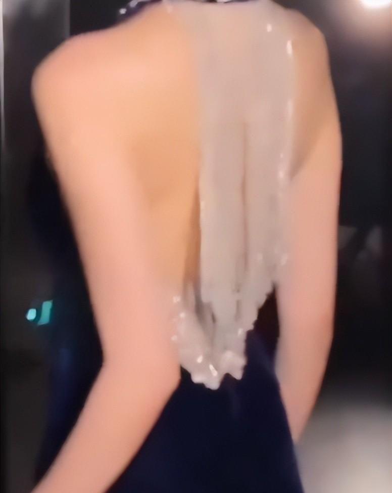 世界杯官方app下载入口-女子穿礼服退款后续：身份被扒已社死，工作被停职，商家准备起诉